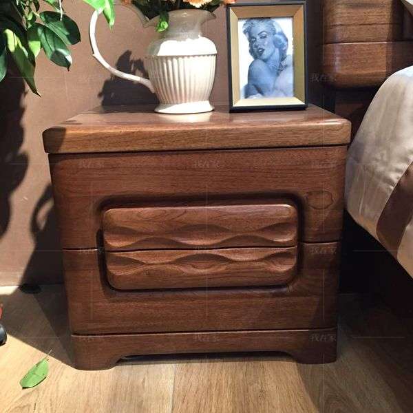 现代实木风格木语床头柜（样品特惠）