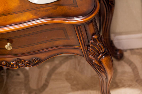 古典欧式风格圣乔治床头柜的家具详细介绍