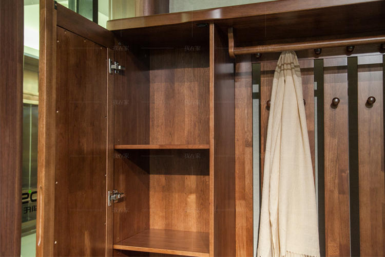 现代实木风格多功能门厅柜的家具详细介绍