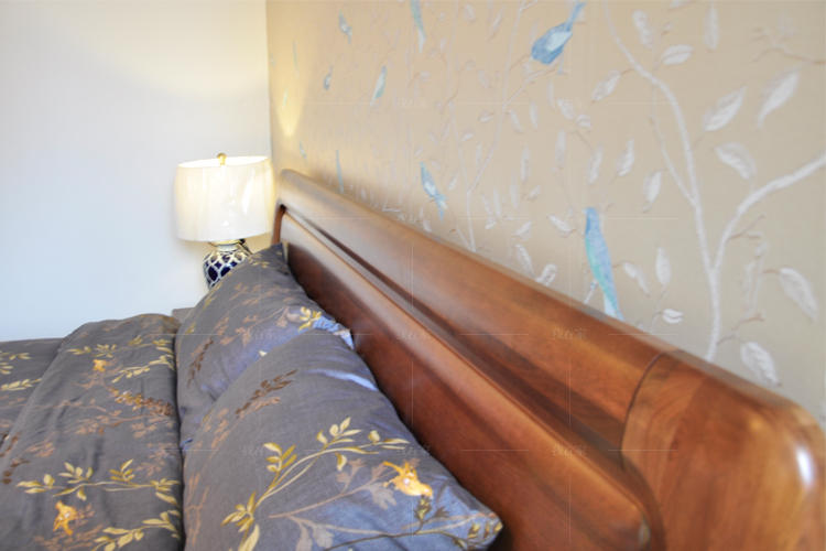 现代实木风格中式实木双人床（特惠）的家具详细介绍