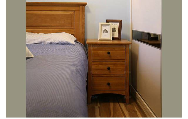 原木北欧风格极简主义北欧床头柜的家具详细介绍