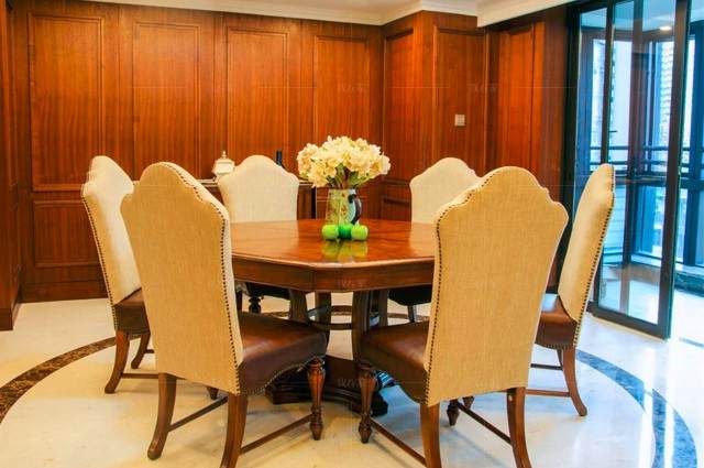 传统美式风格美式复古多边形餐桌的家具详细介绍