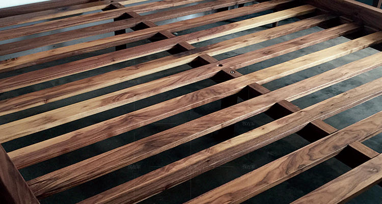 现代北欧风格原创设计实木大床的家具详细介绍