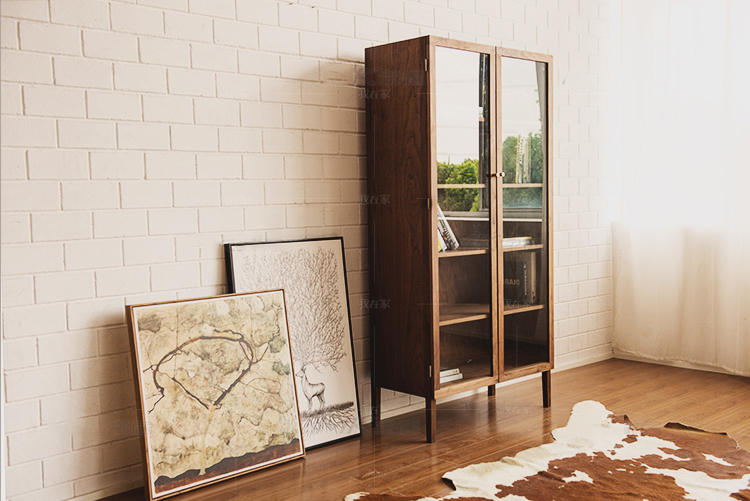 现代北欧风格黑胡桃木玻璃书柜的家具详细介绍