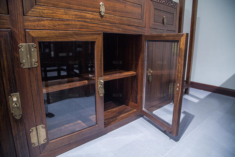 新古典中式风格全实木仿古储物餐边柜的家具详细介绍