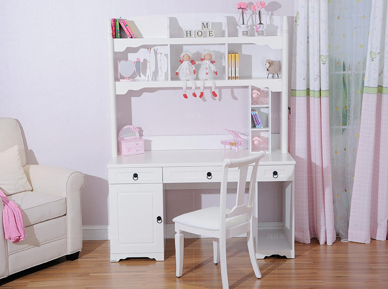 韩式儿童风格天鹅堡儿童书桌的家具详细介绍