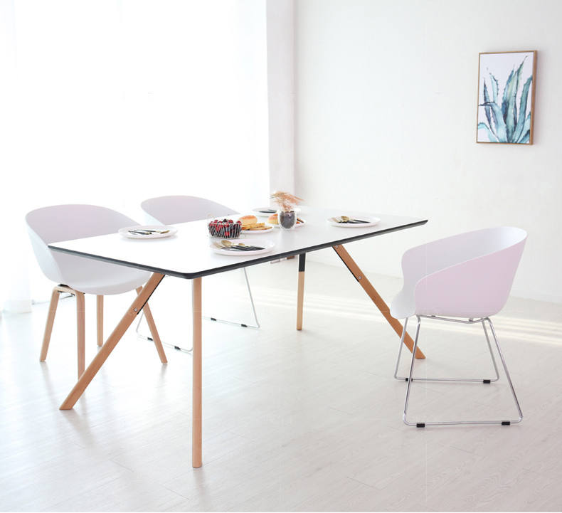 色彩北欧风格棋子餐桌的家具详细介绍