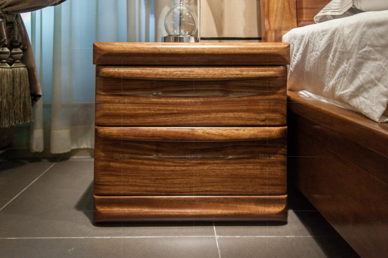现代实木风格实木床头柜（样品特惠）的家具详细介绍