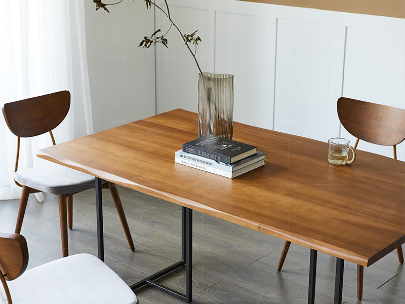 中古风风格艾斯堡餐桌的家具详细介绍